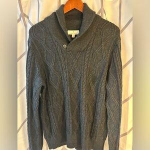 Men's Dark Gray Cable Knit V-Neck Sweater